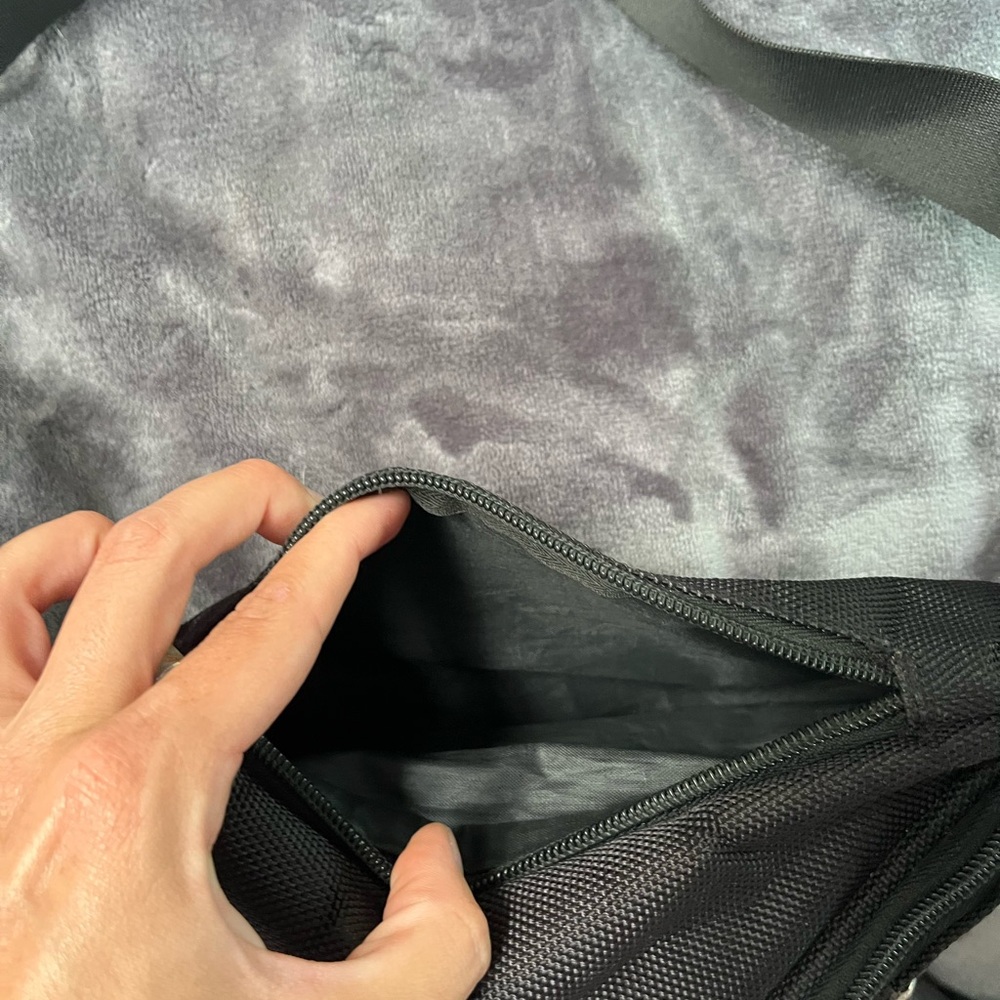 Black Basic Fanny Pack - Picture 8 of 9